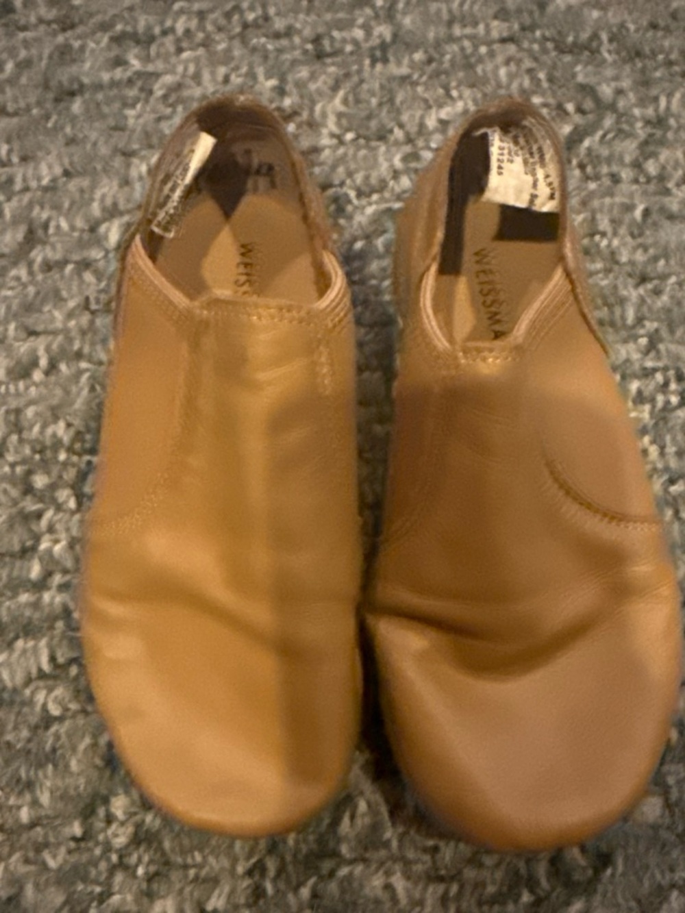 Jazz shoes girls size 1.5- runs small